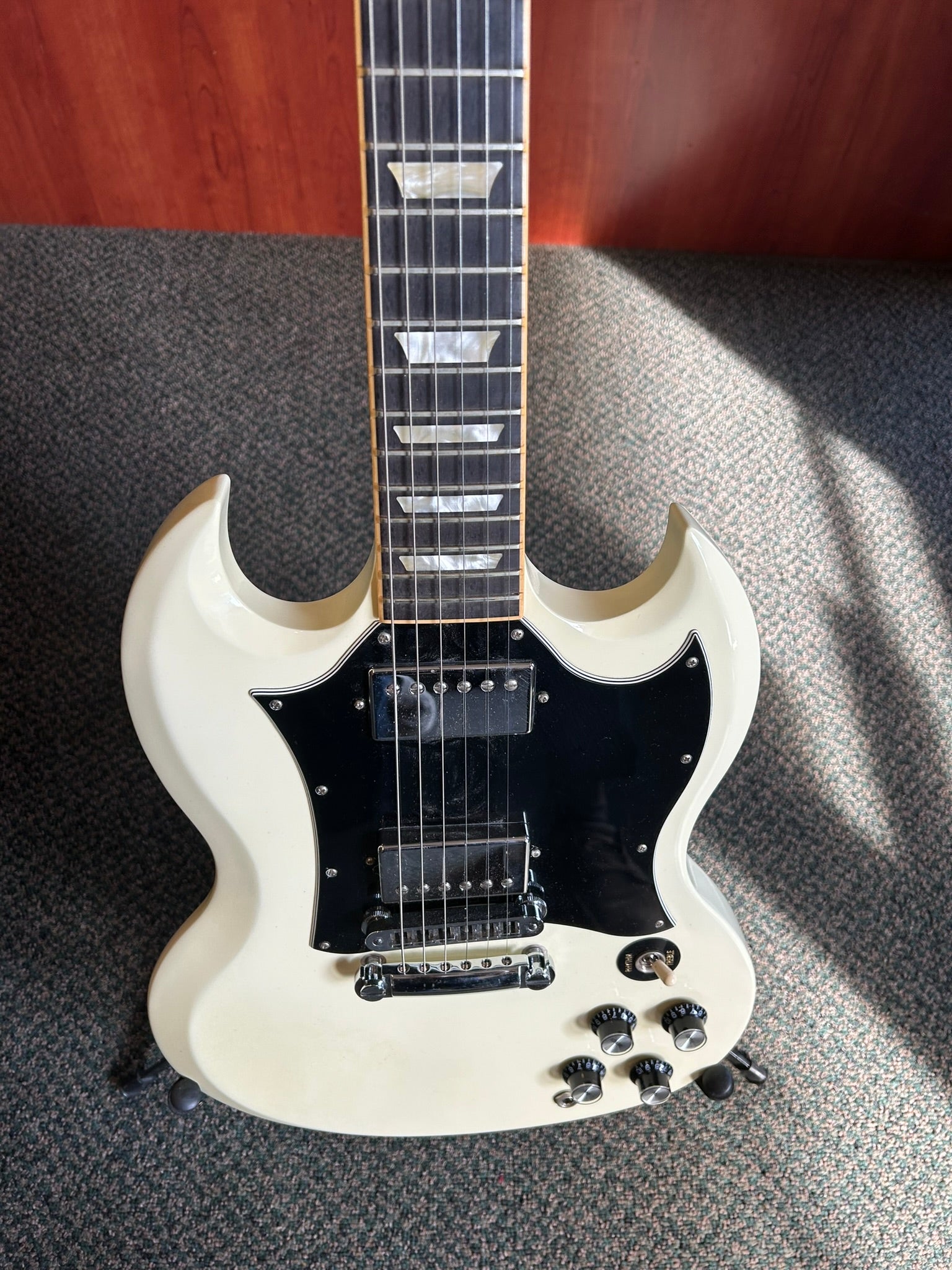 2010 Gibson SG Standard ‘60s Coil Tap Classic White w/ Ebony Board Guitar