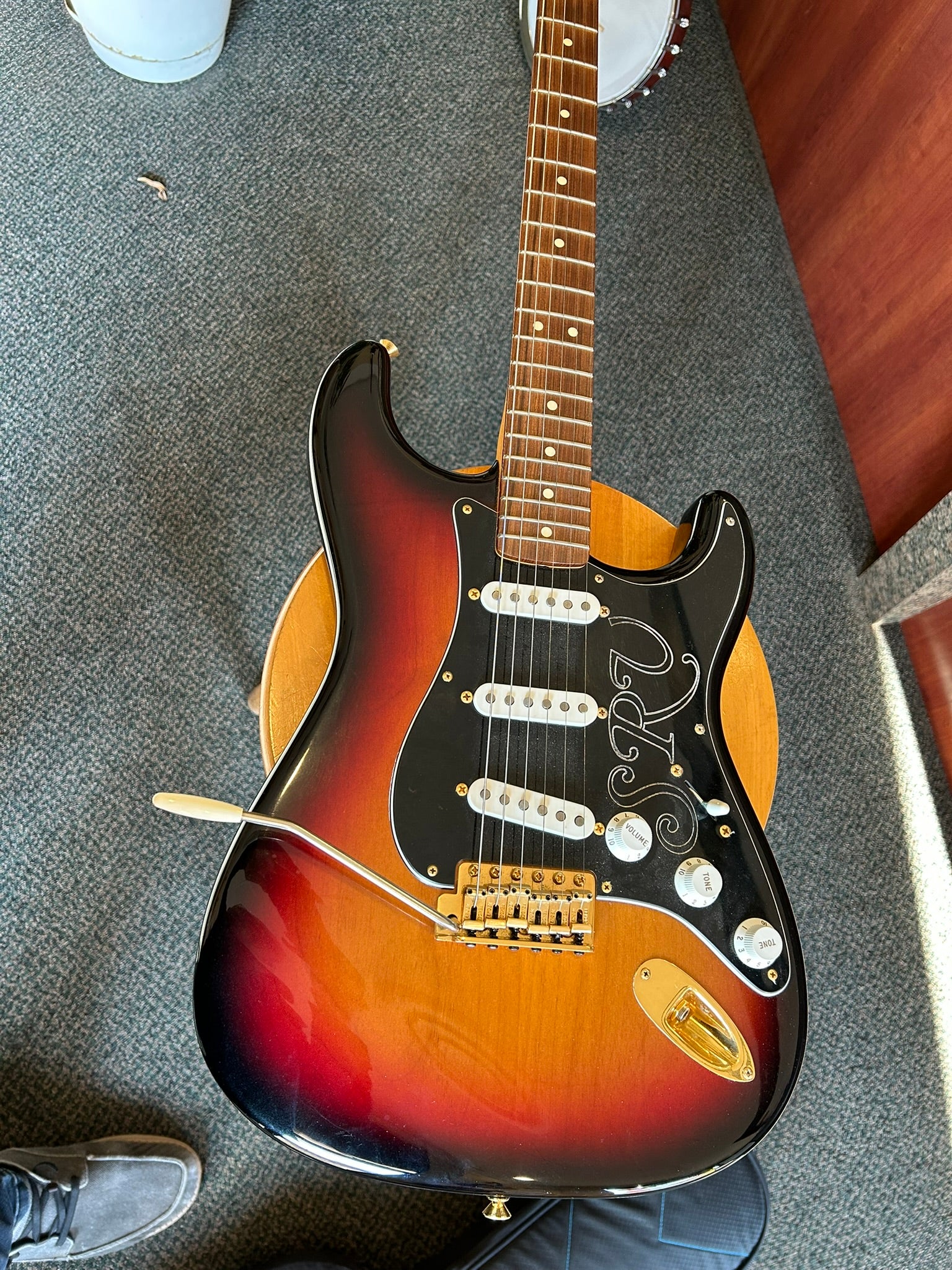 Fender Stevie Ray Vaughan Stratocaster, Pau Ferro Fingerboard, 3-Color Sunburst Guitar