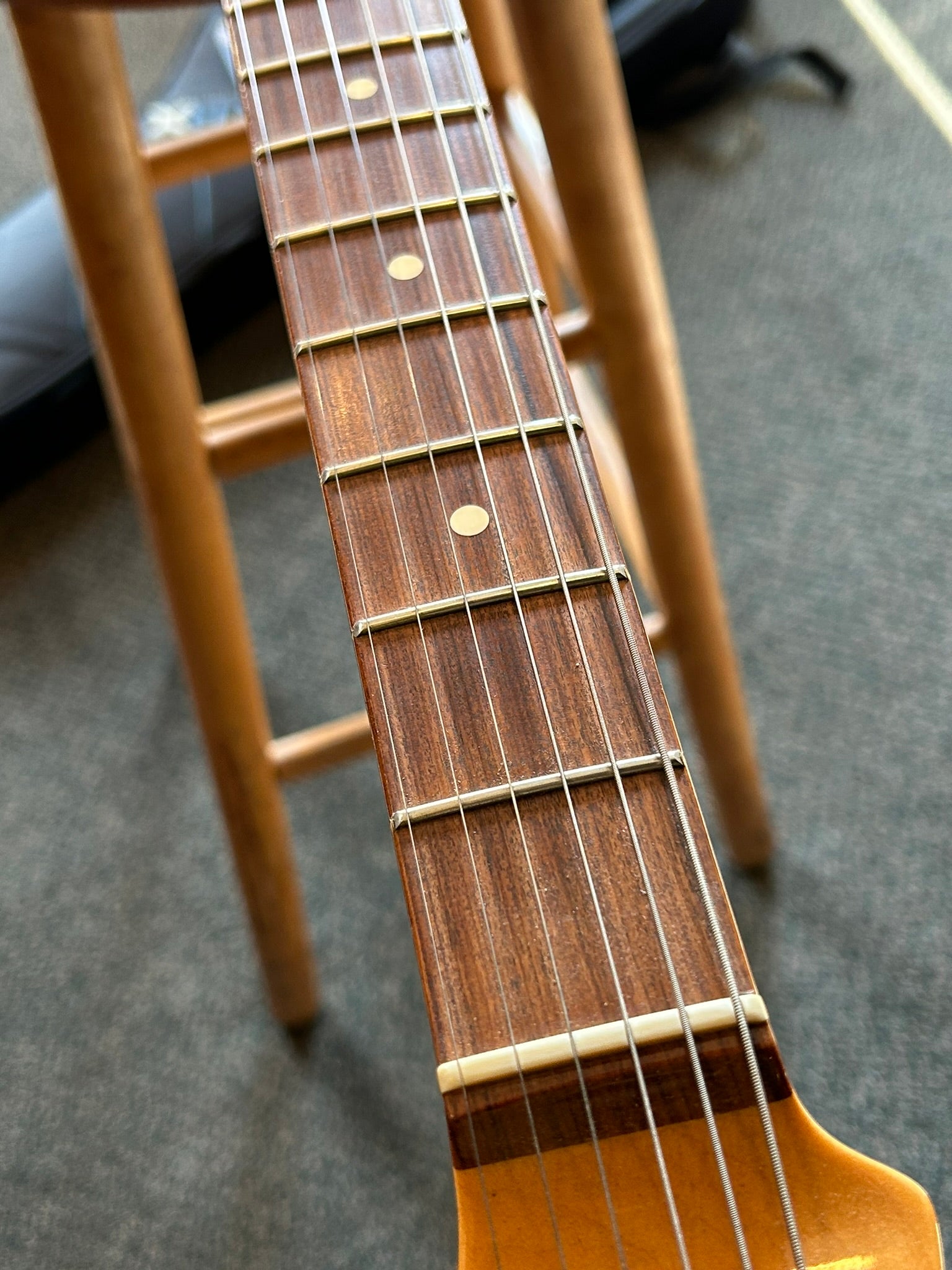 Fender Stevie Ray Vaughan Stratocaster, Pau Ferro Fingerboard, 3-Color Sunburst Guitar