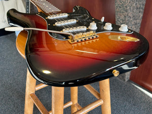 Fender Stevie Ray Vaughan Stratocaster, Pau Ferro Fingerboard, 3-Color Sunburst Guitar