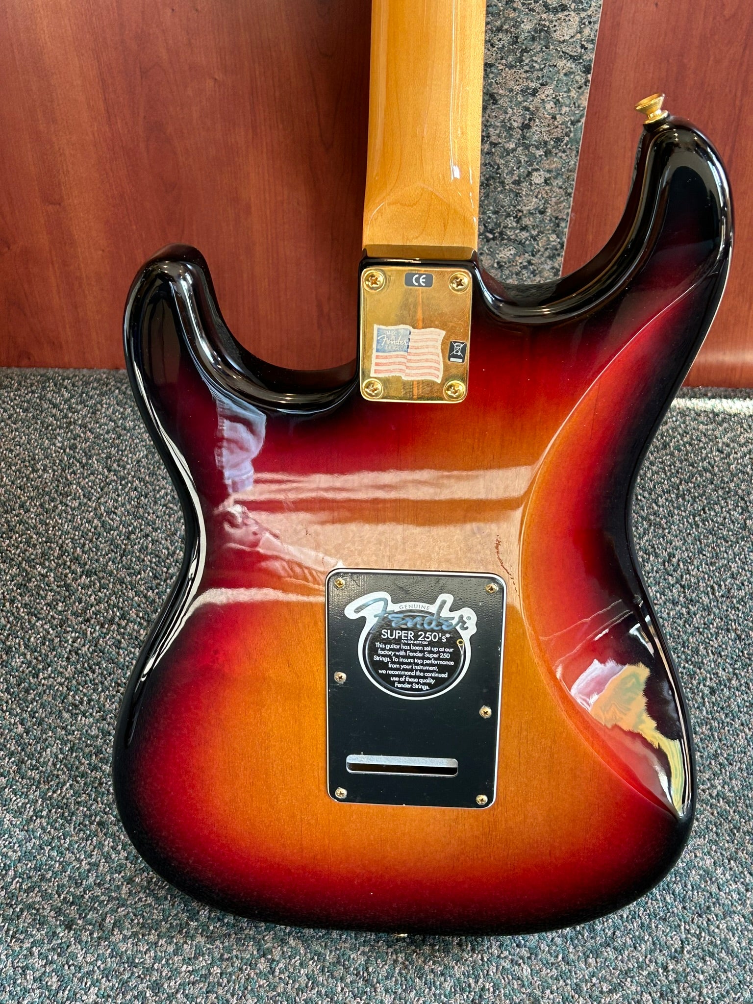 Fender Stevie Ray Vaughan Stratocaster, Pau Ferro Fingerboard, 3-Color Sunburst Guitar