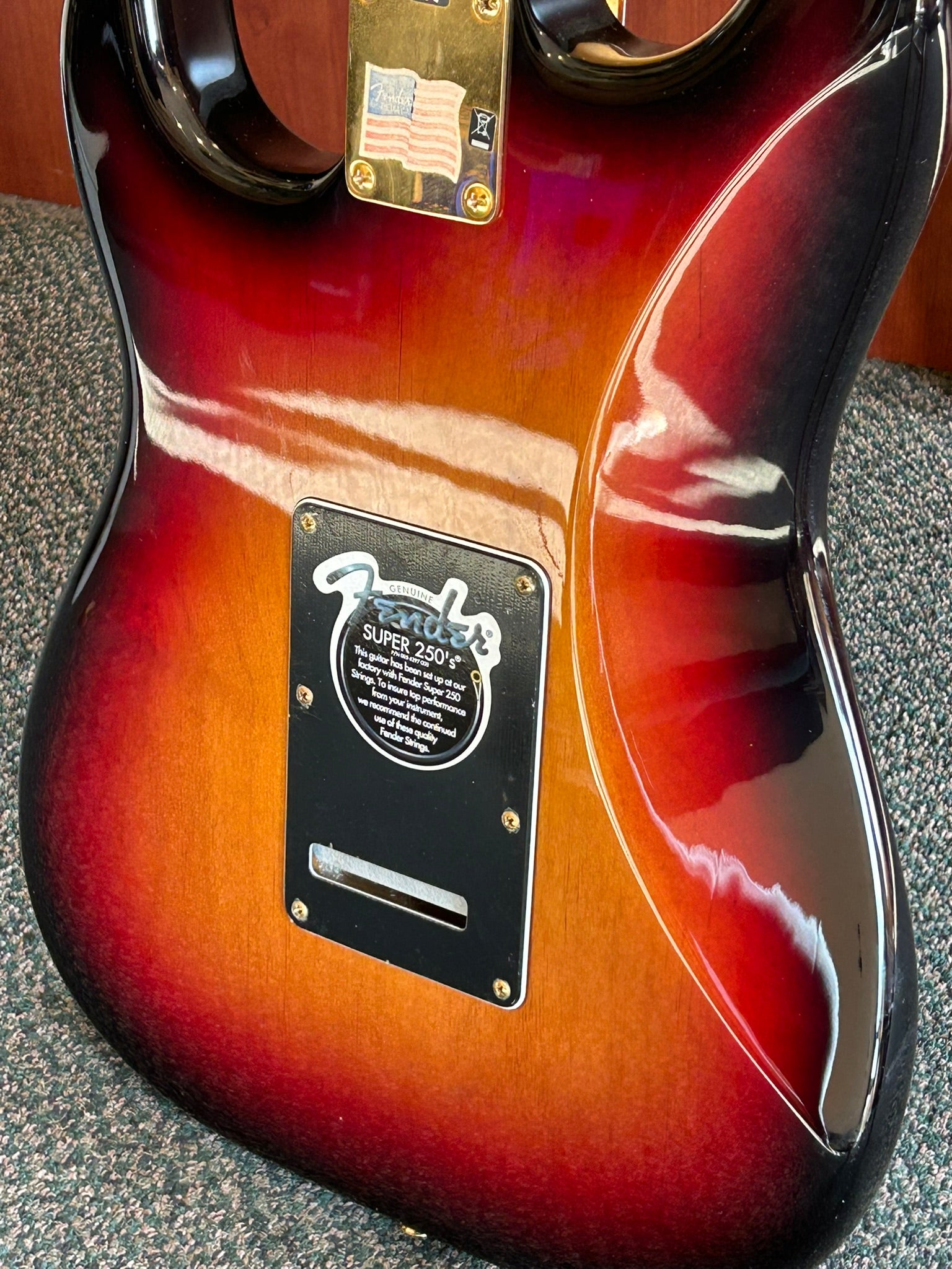 Fender Stevie Ray Vaughan Stratocaster, Pau Ferro Fingerboard, 3-Color Sunburst Guitar