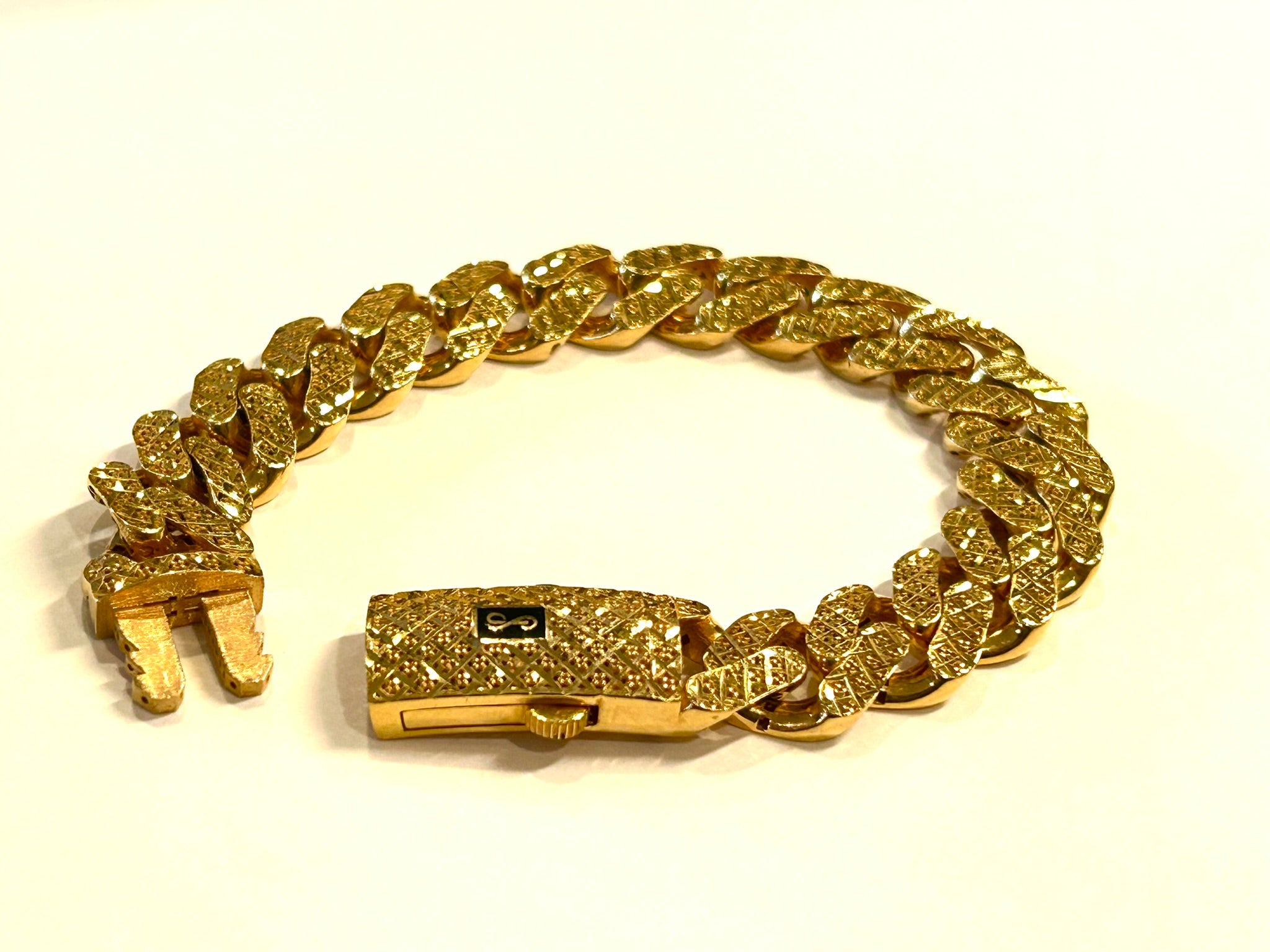 21k .875 Gold 7.5" Bracelet - Designer SJ - 29.6 Grams - 13mm