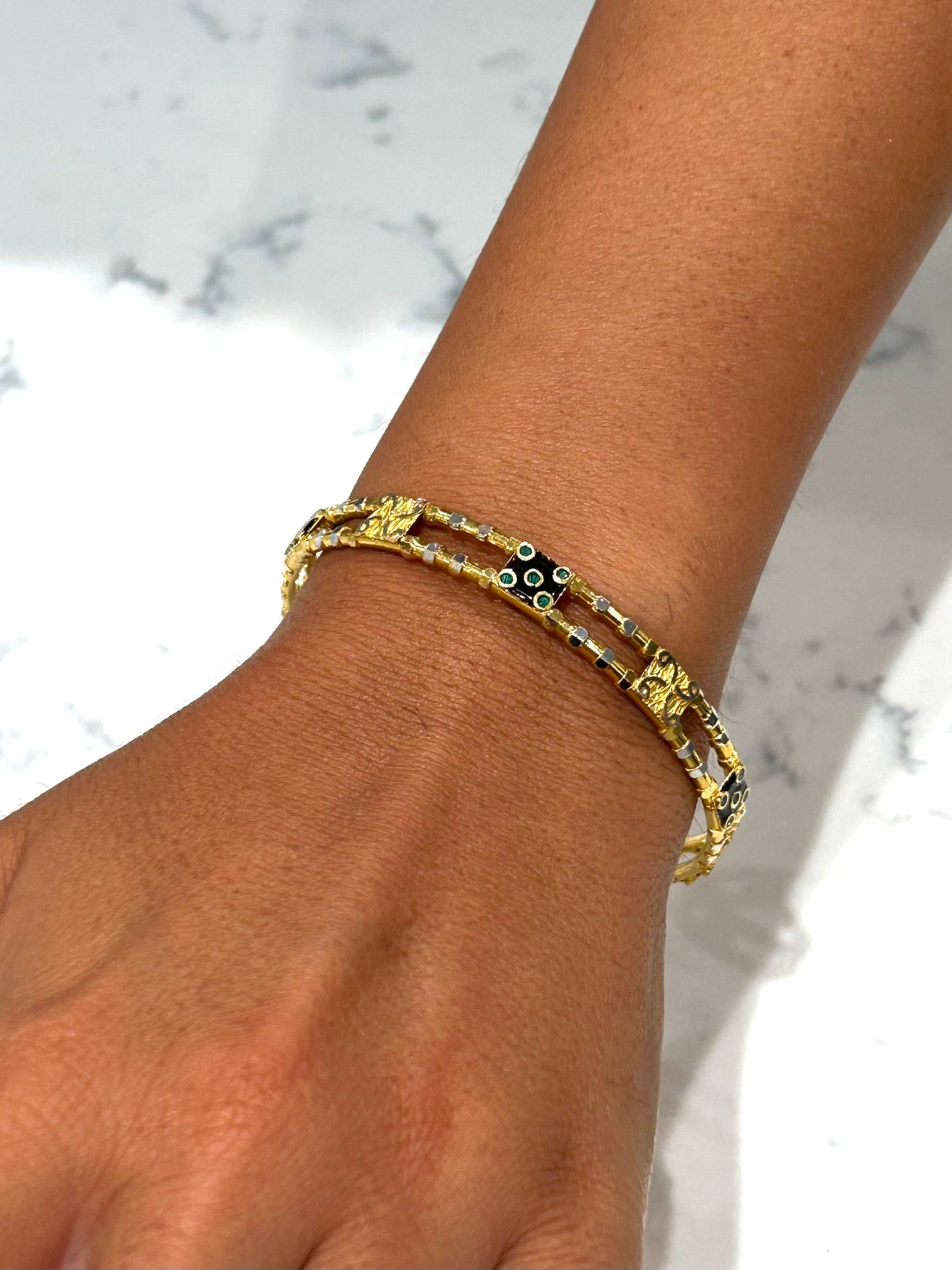 22k 916 Gold Bangle Bracelet 7.5" - 18.1 Grams - 7mm
