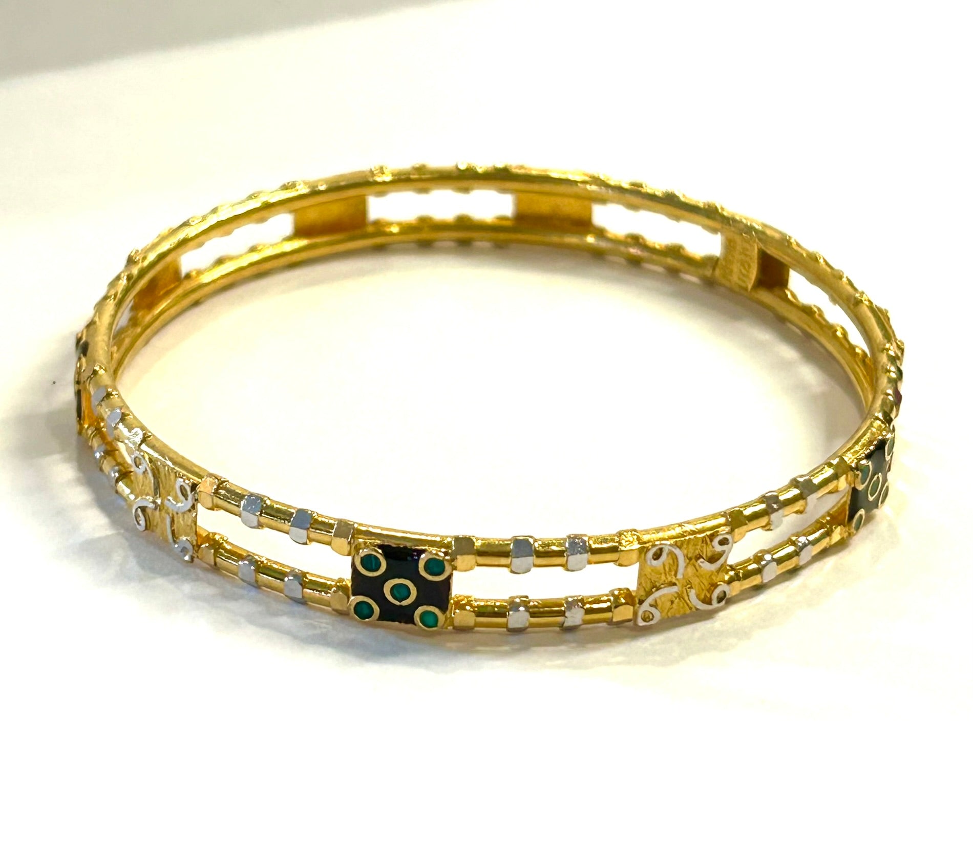 22k 916 Gold Bangle Bracelet 7.5" - 18.1 Grams - 7mm