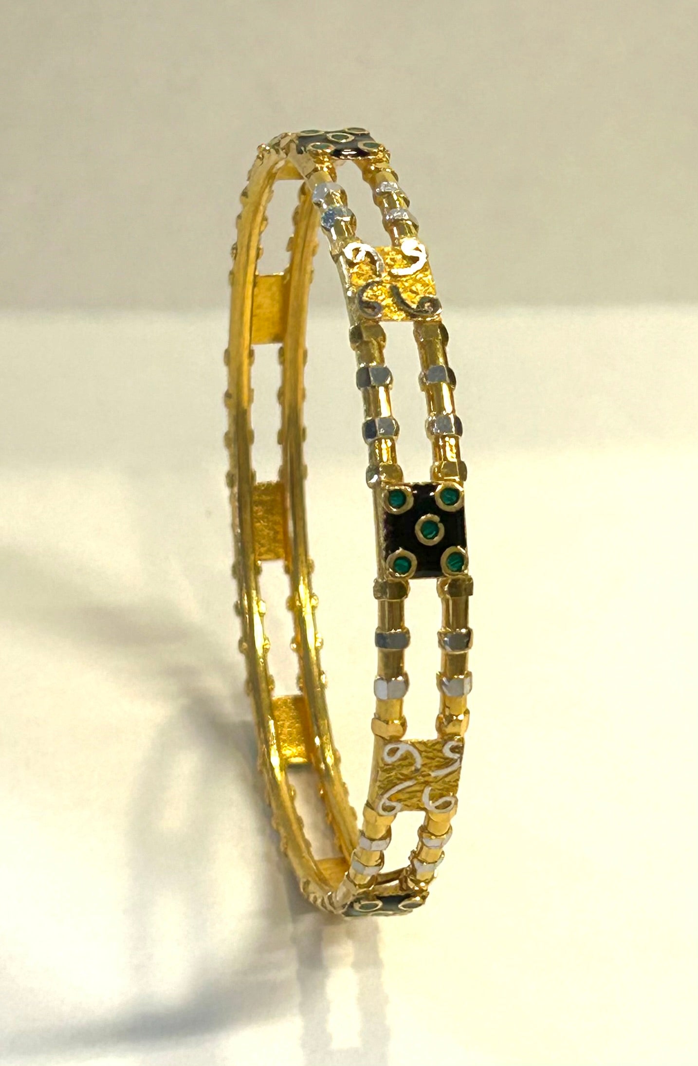 22k 916 Gold Bangle Bracelet 7.5" - 18.1 Grams - 7mm