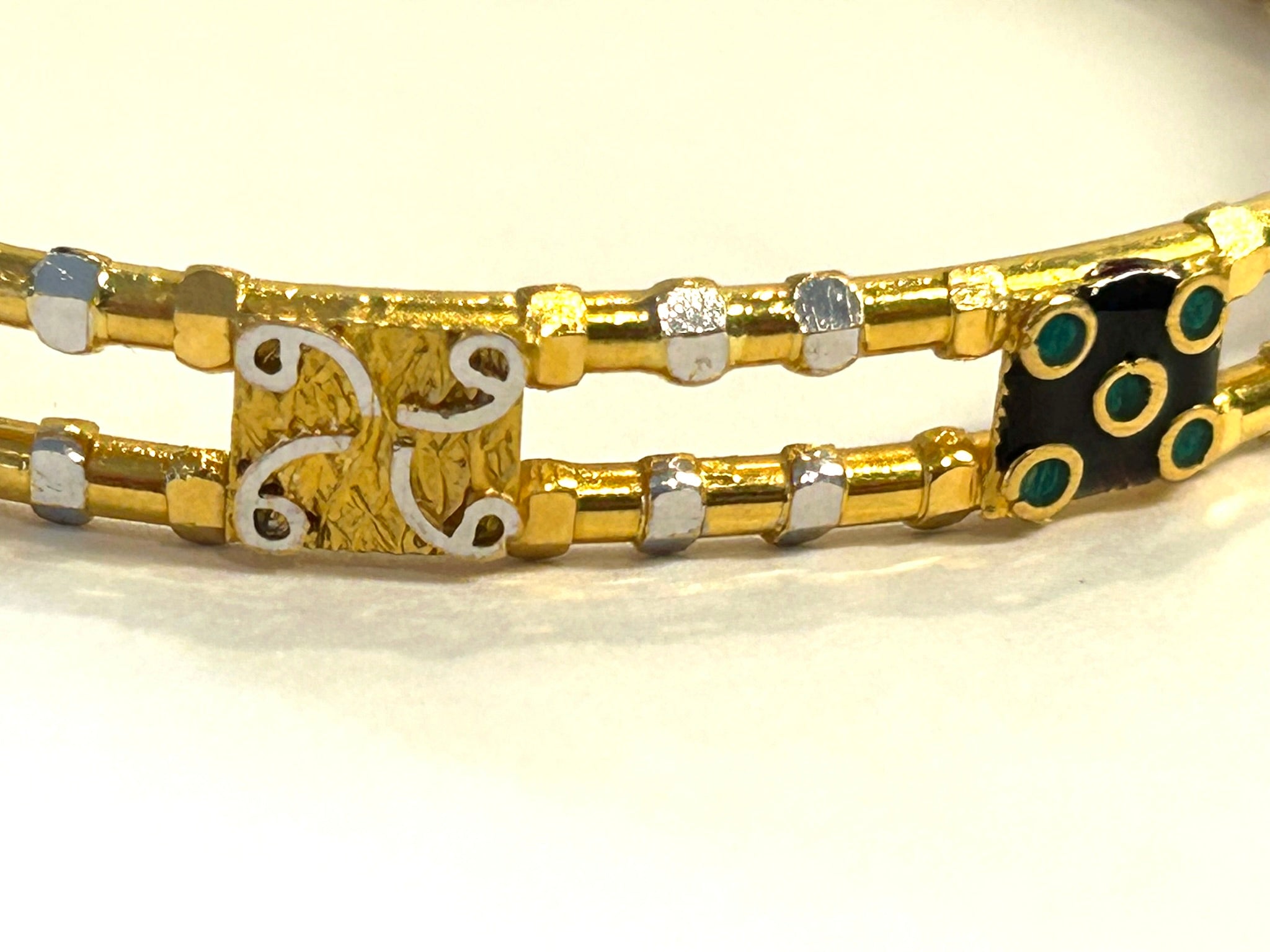 22k 916 Gold Bangle Bracelet 7.5" - 18.1 Grams - 7mm