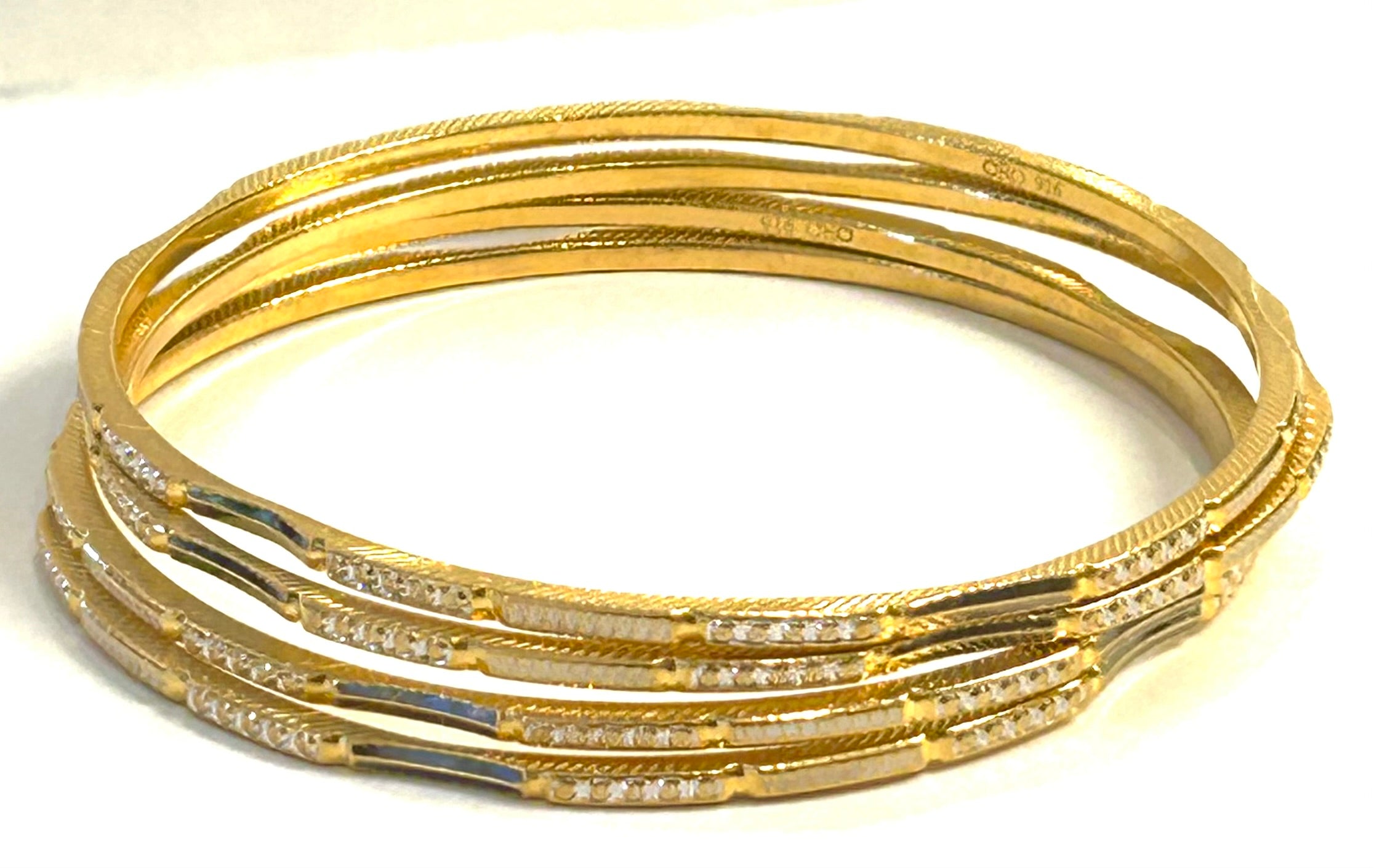Set of 4 22k 916 ORO Solid Gold Bangle Bracelets 7.25" - 48 Grams