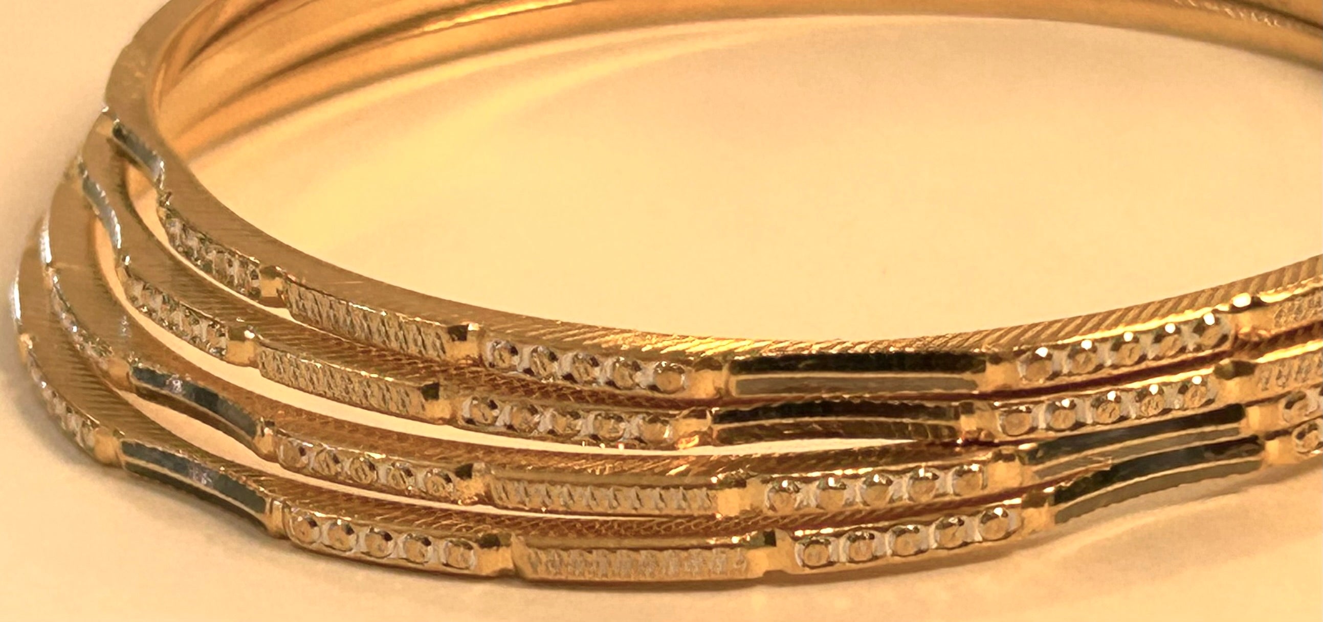 Set of 4 22k 916 ORO Solid Gold Bangle Bracelets 7.25" - 48 Grams