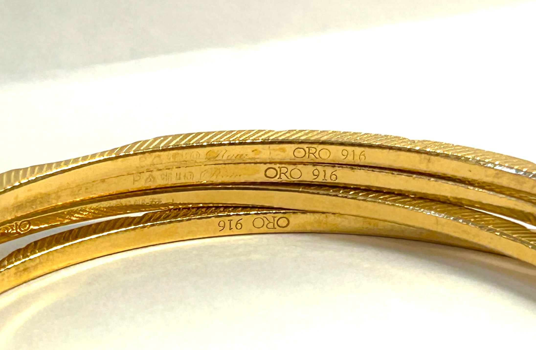 Set of 4 22k 916 ORO Solid Gold Bangle Bracelets 7.25" - 48 Grams