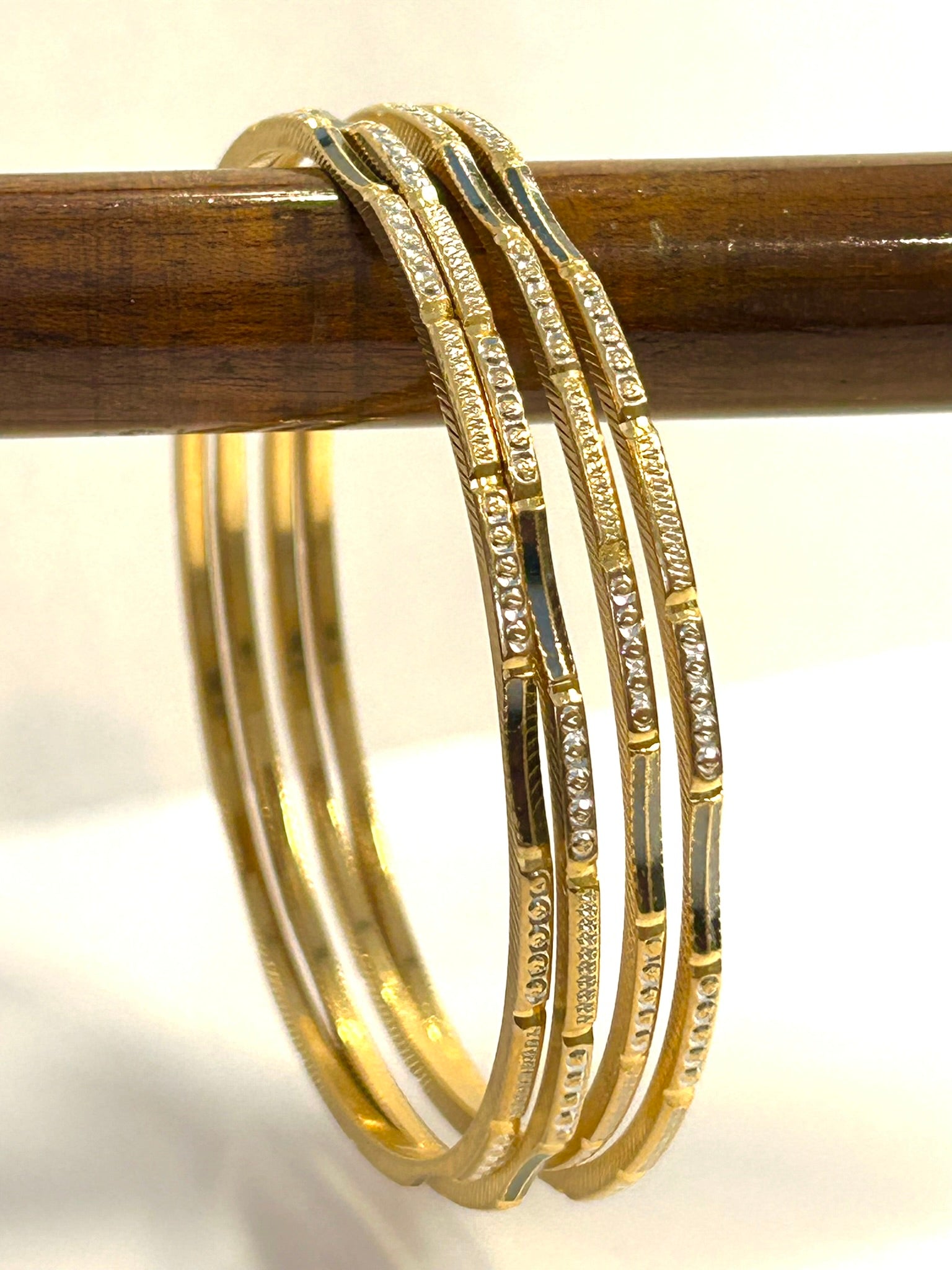 Set of 4 22k 916 ORO Solid Gold Bangle Bracelets 7.25" - 48 Grams