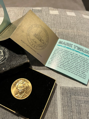 1981 Mark Twain American Arts  1 Ounce Gold Coin With Box and COA