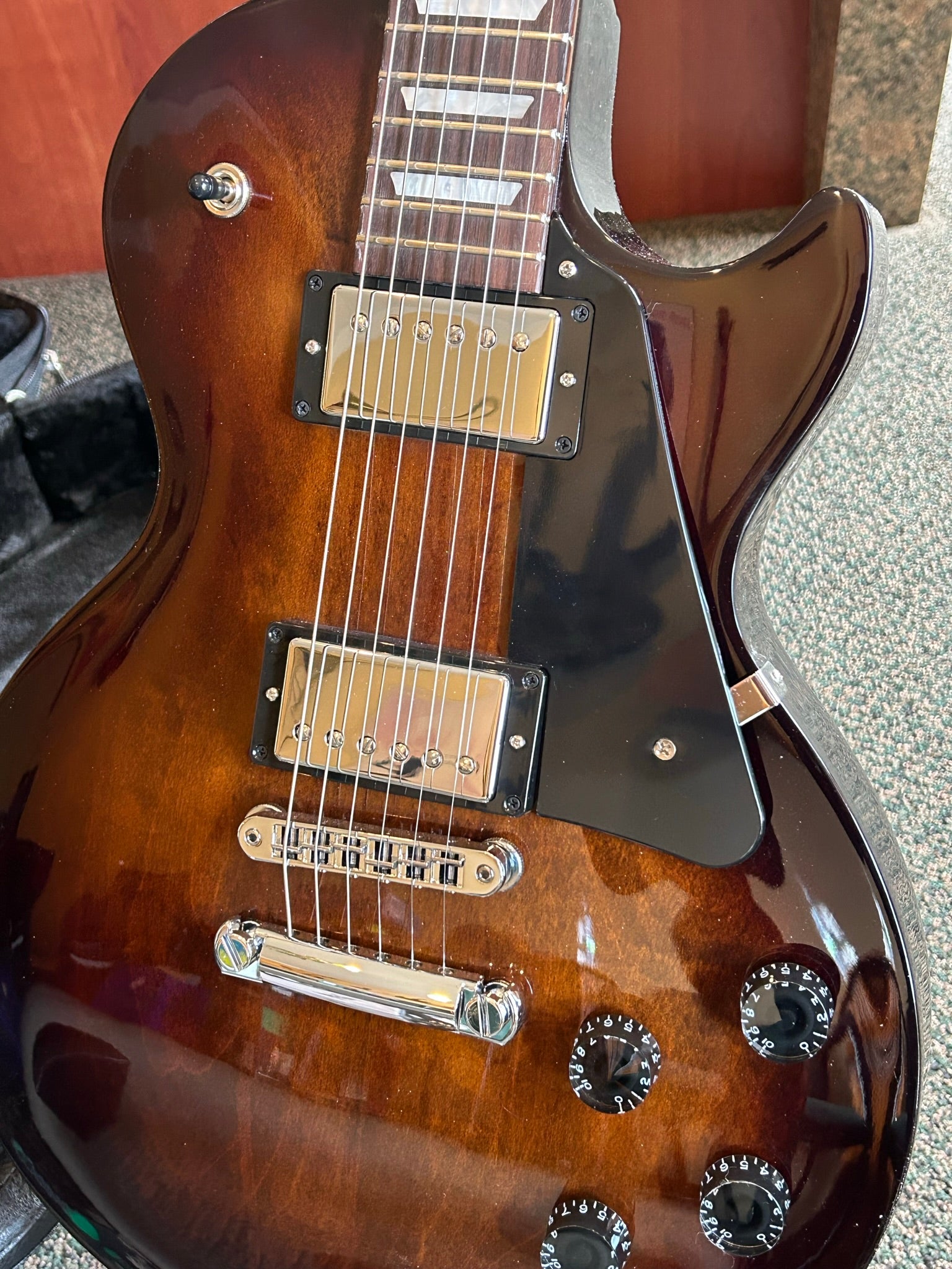 2022 Gibson Les Paul Studio Smokehouse Burst Guitar - Case