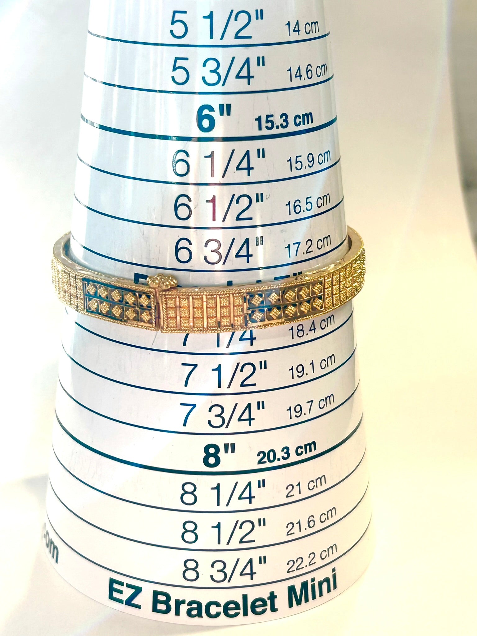 22k 916 Gold Bangle Bracelet W Screw 7" - 16.1 Grams - 8.2mm