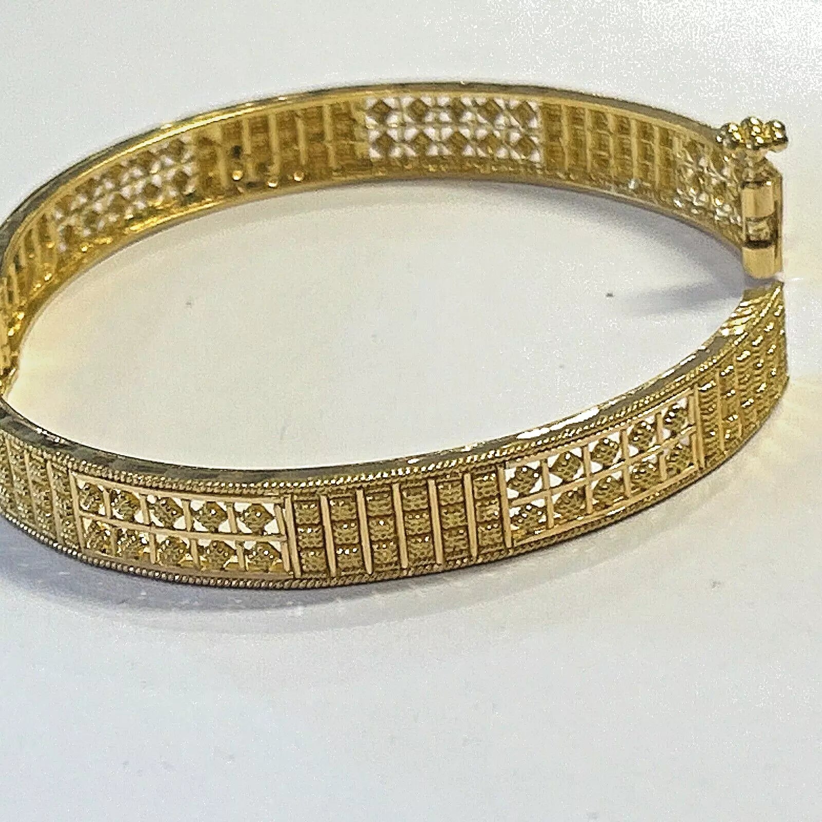 22k 916 Gold Ladies Bangle Bracelet - 16.4 Grams