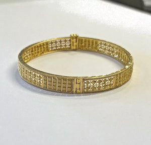 22k 916 Gold Ladies Bangle Bracelet - 16.4 Grams