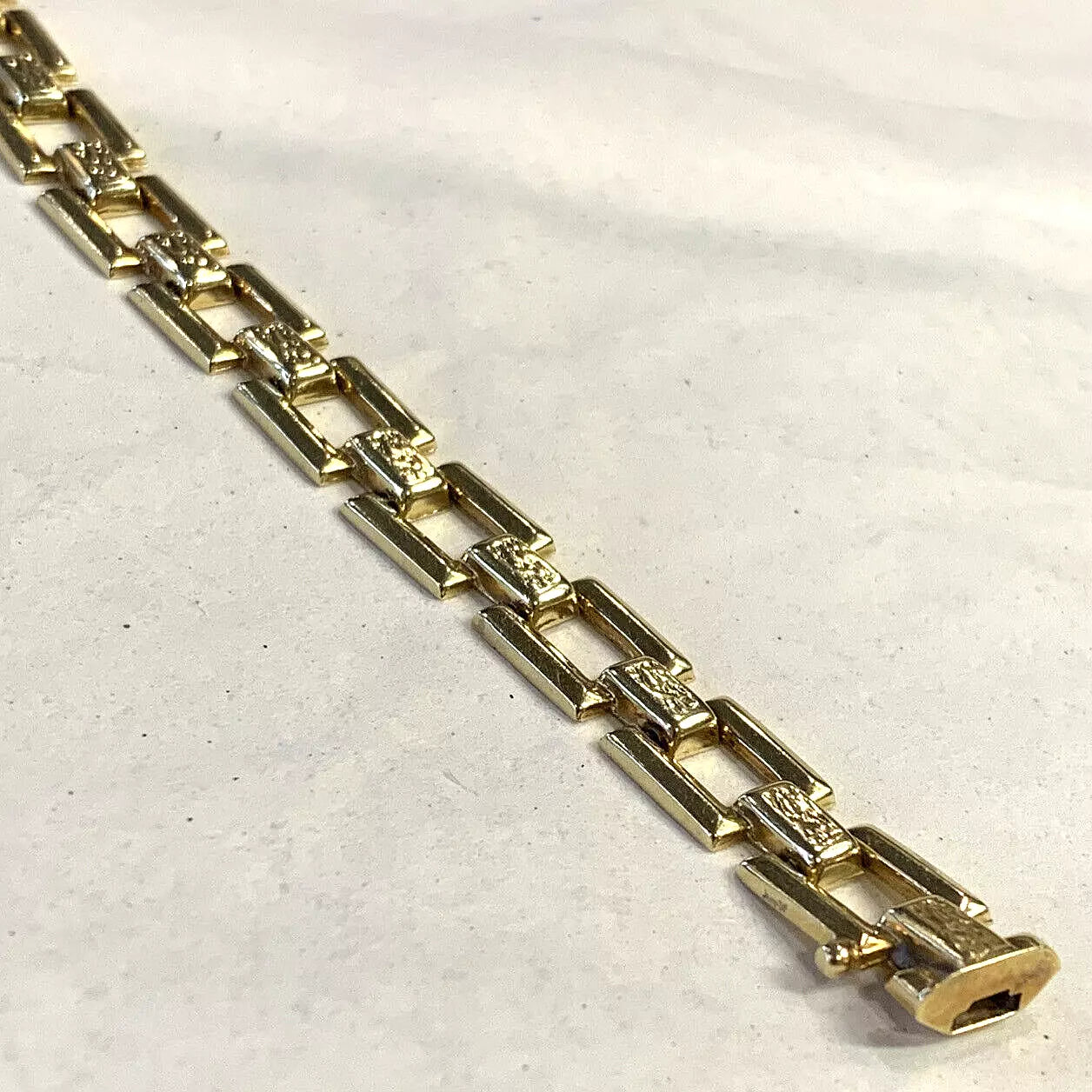 14k Gold Ladies Bracelet - 7 Inches - 11.2 Grams - 9.9mm