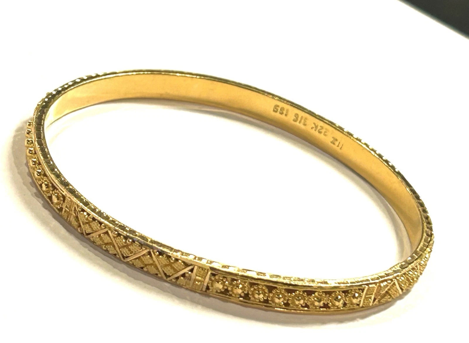22k 916 Gold Bangle Bracelet 7.5" - 11.3 Grams - 5mm