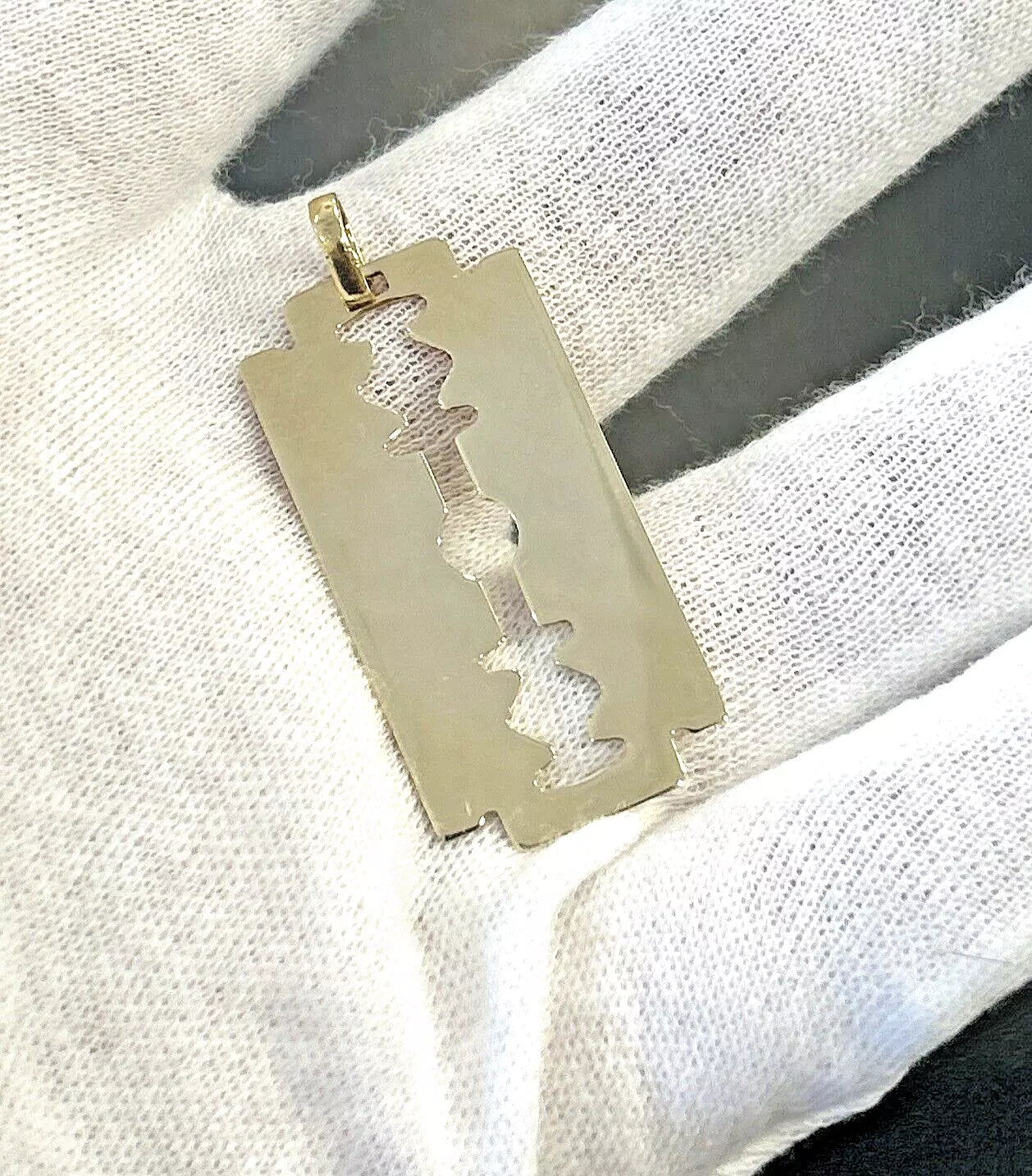 14K Yellow Gold Full Size Razor Blade Charm Pendant 4.0 Grams