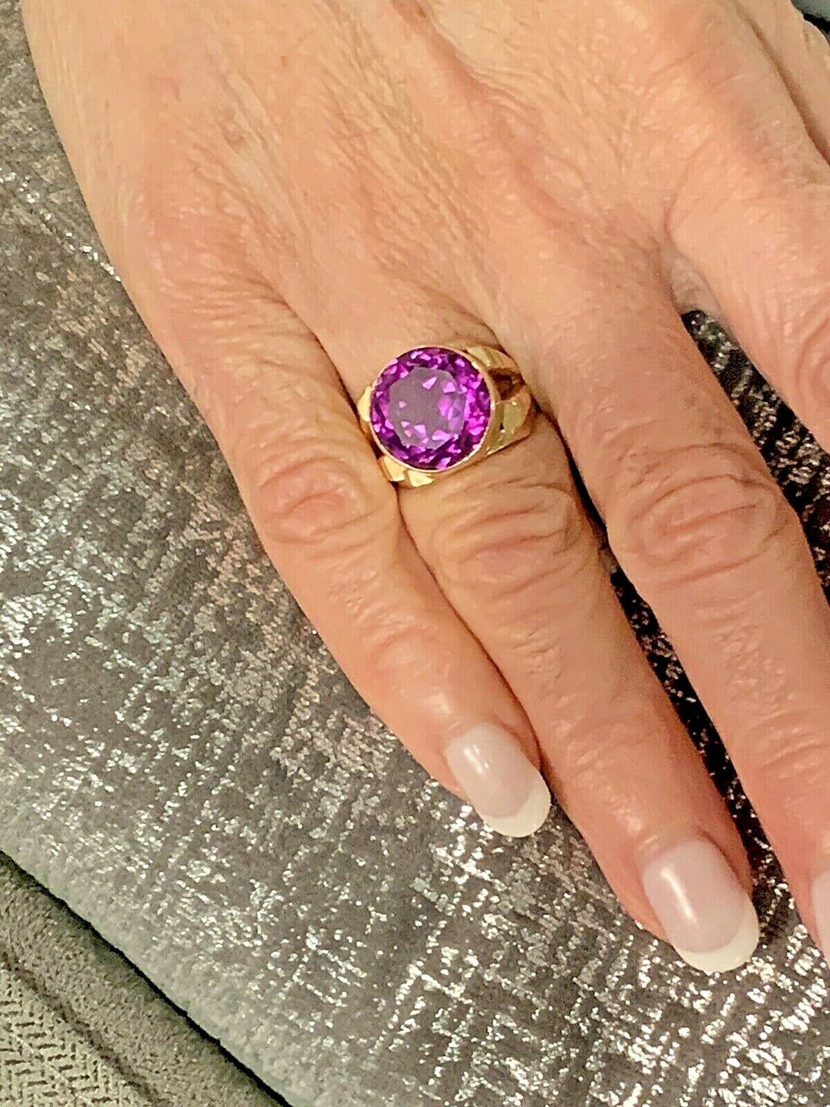 Estate 18k Cocktail Ring w /Large Round Purple Stone Size 7