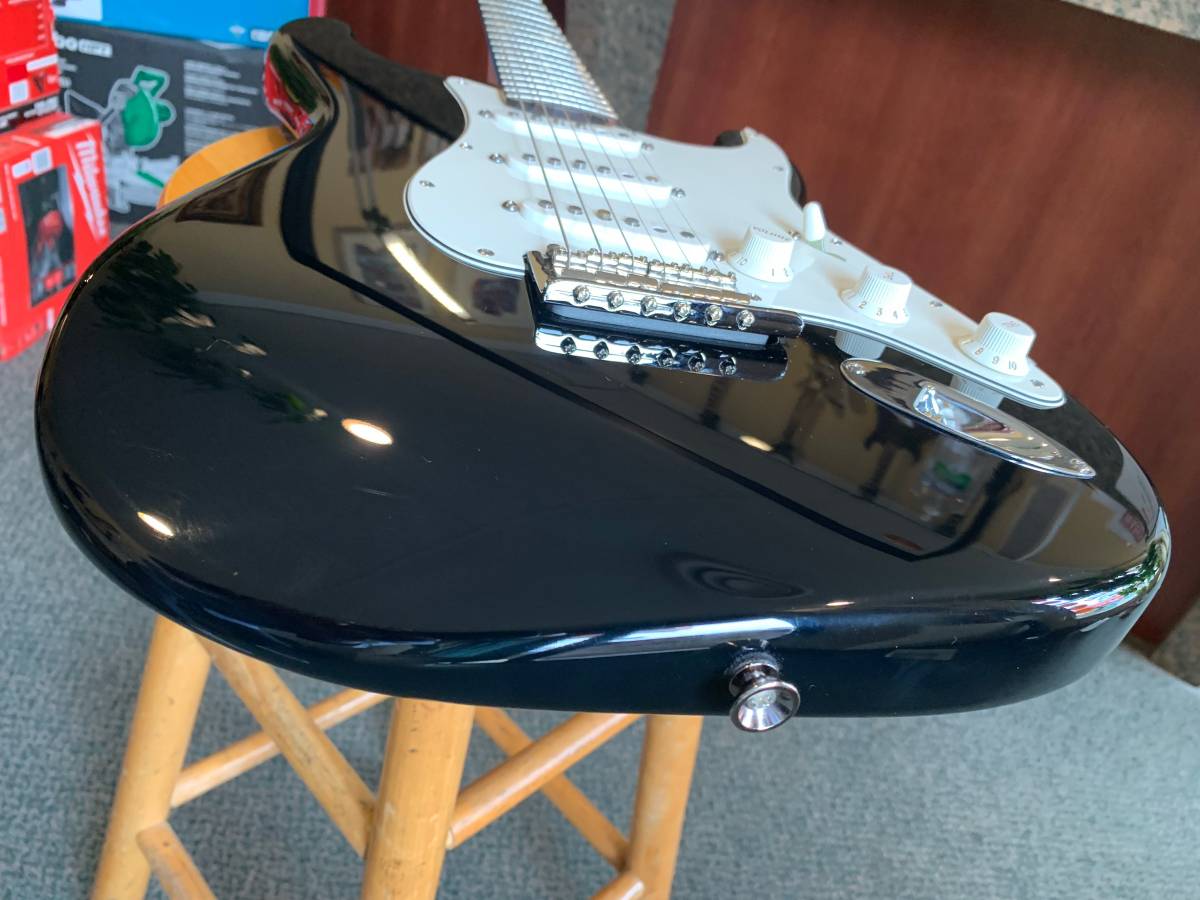 2009 Fender USA Black Stratocaster Guitar w Hard Case & Many Xtras
