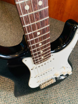 2009 Fender USA Black Stratocaster Guitar w Hard Case & Many Xtras