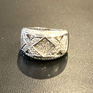18k White Gold XX Diamond Ring - Size 7.75 - .65ctw