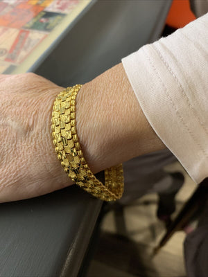 Elegant Red + White Meenakari 22k Gold Bracelet | Elegant red, Yellow gold  bracelet, 22k gold bracelet